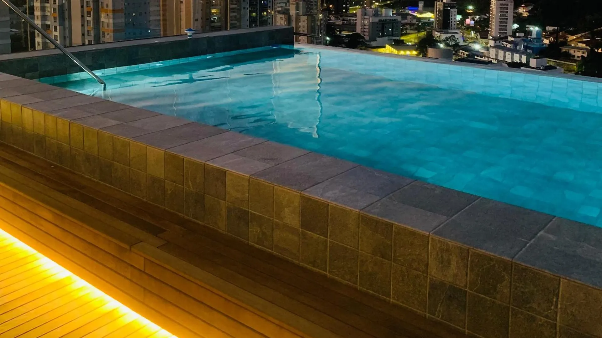 Loft Confortavel E Moderno Com Garagem Perto Da Furb E Vila Germanica Blumenau 0*,  Brazil